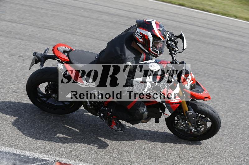 /27 12.06.2025 Ducati Schweiz Trackday Warmup  ADR/blau-bleu/24